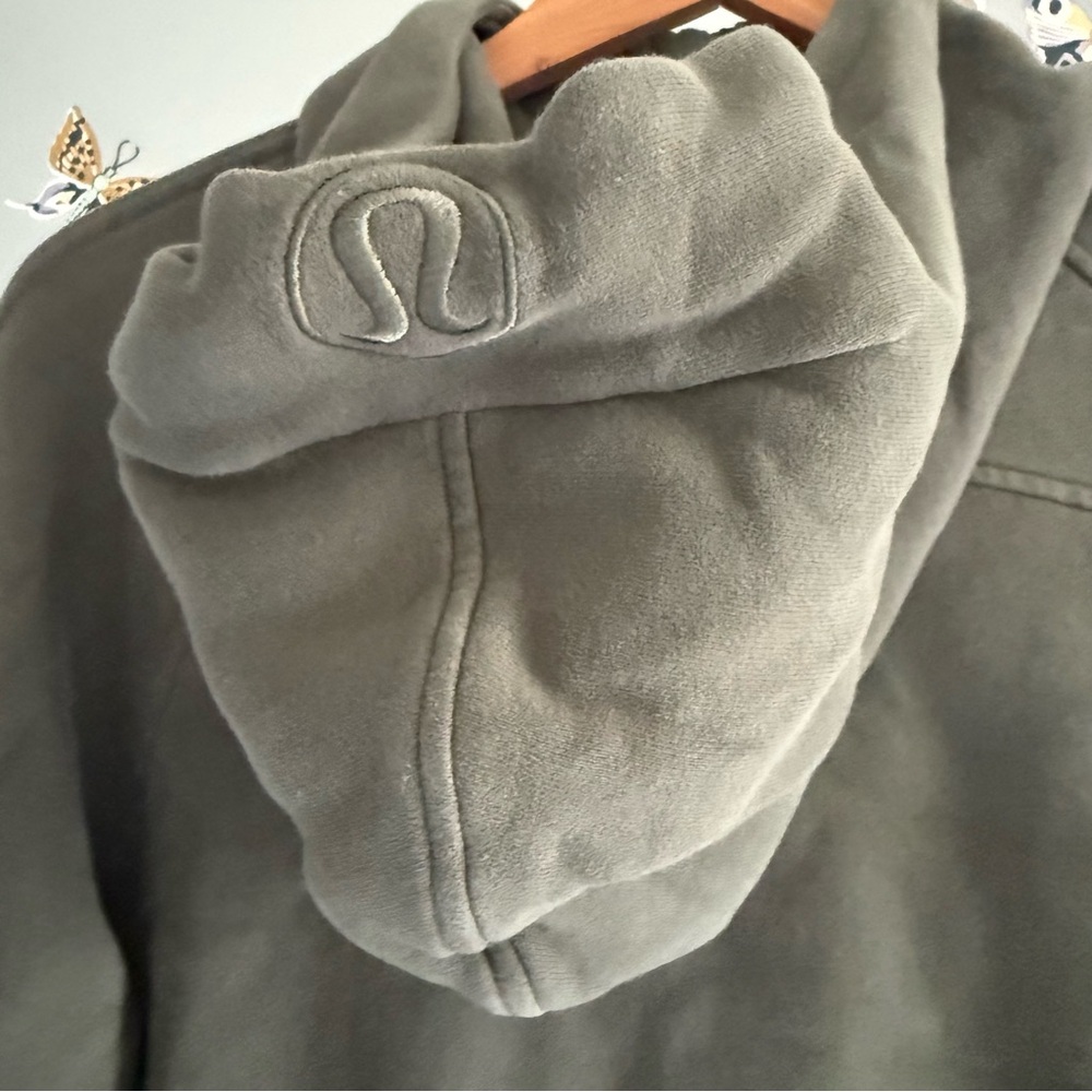 Lululemon Athletica Green Women's Zip Up Hoodie - Picture 3 of 7